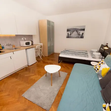 Fresh Bright Studio In City Centre 아파트 *